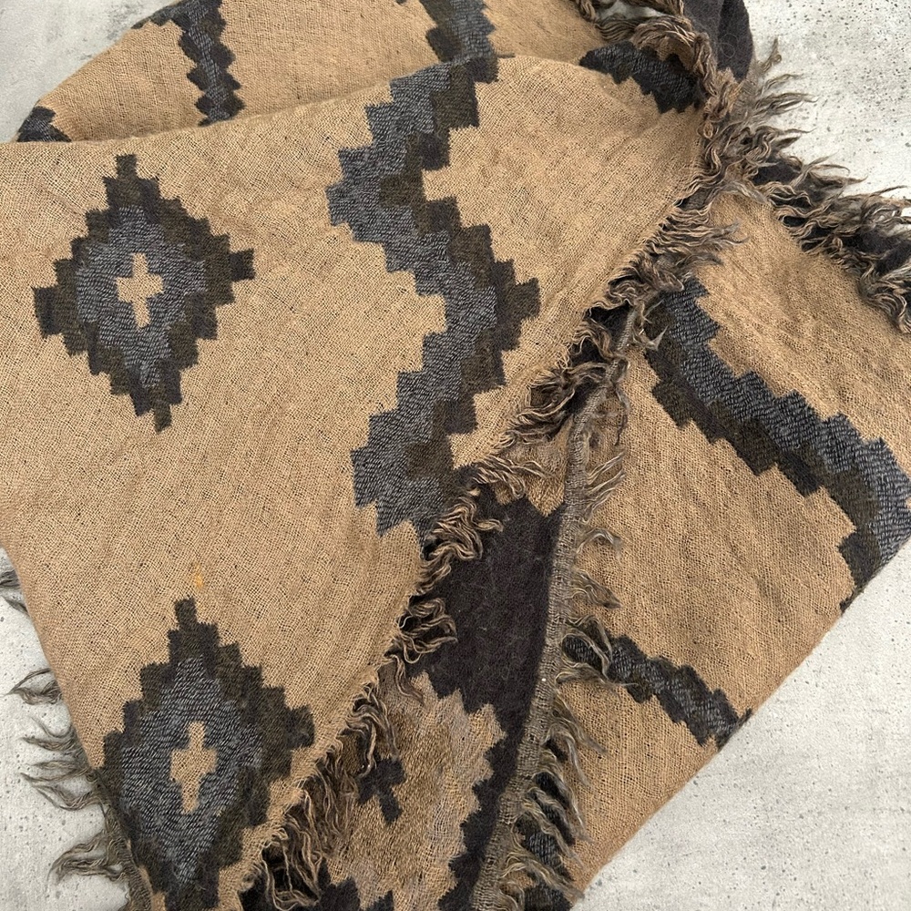 Aritzia Tan and Gray Geometric Scarf